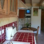 Le Petit Quernon Bed & Breakfast